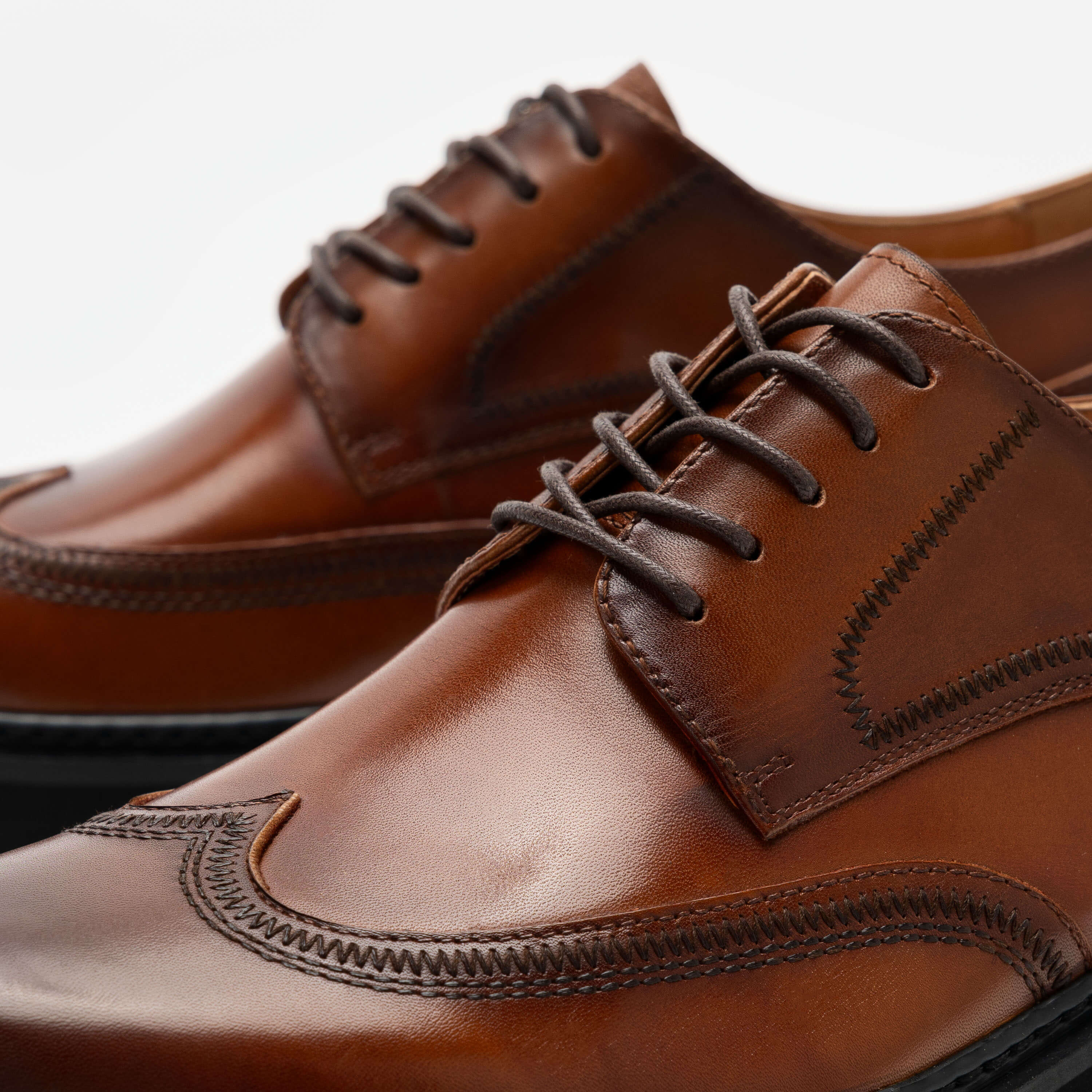 Ronan Mahogany Leather Lug Wingtip Shoes - Image 3